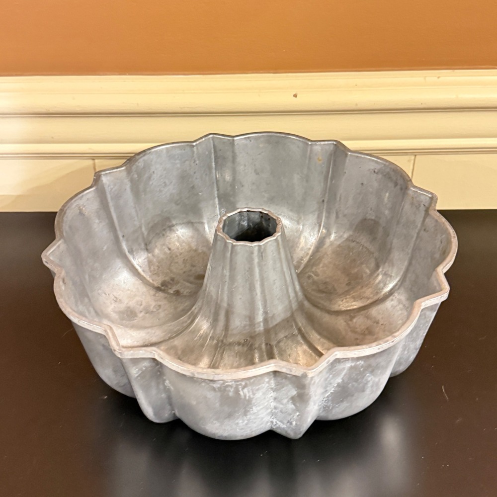 Vintage Northland Bundt Pan 10" Cast Aluminum Gugelhupf USA Bakeware